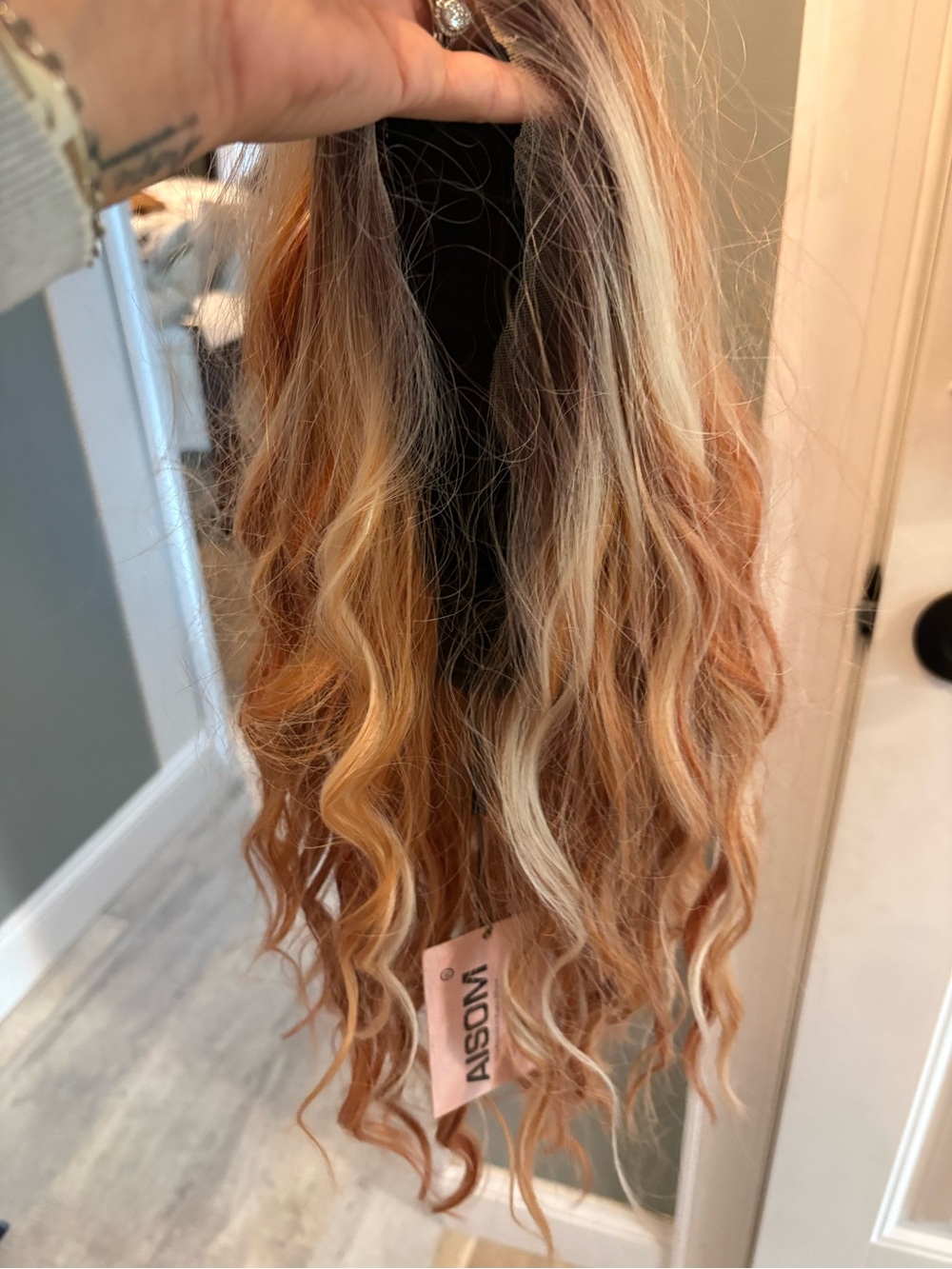 Aisom Wig - Picture 4 of 6